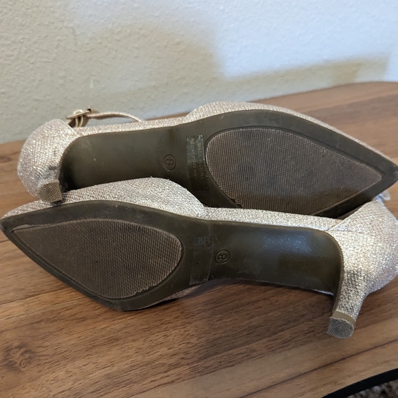 Sparkly Gold Heals - Picture 4 of 4